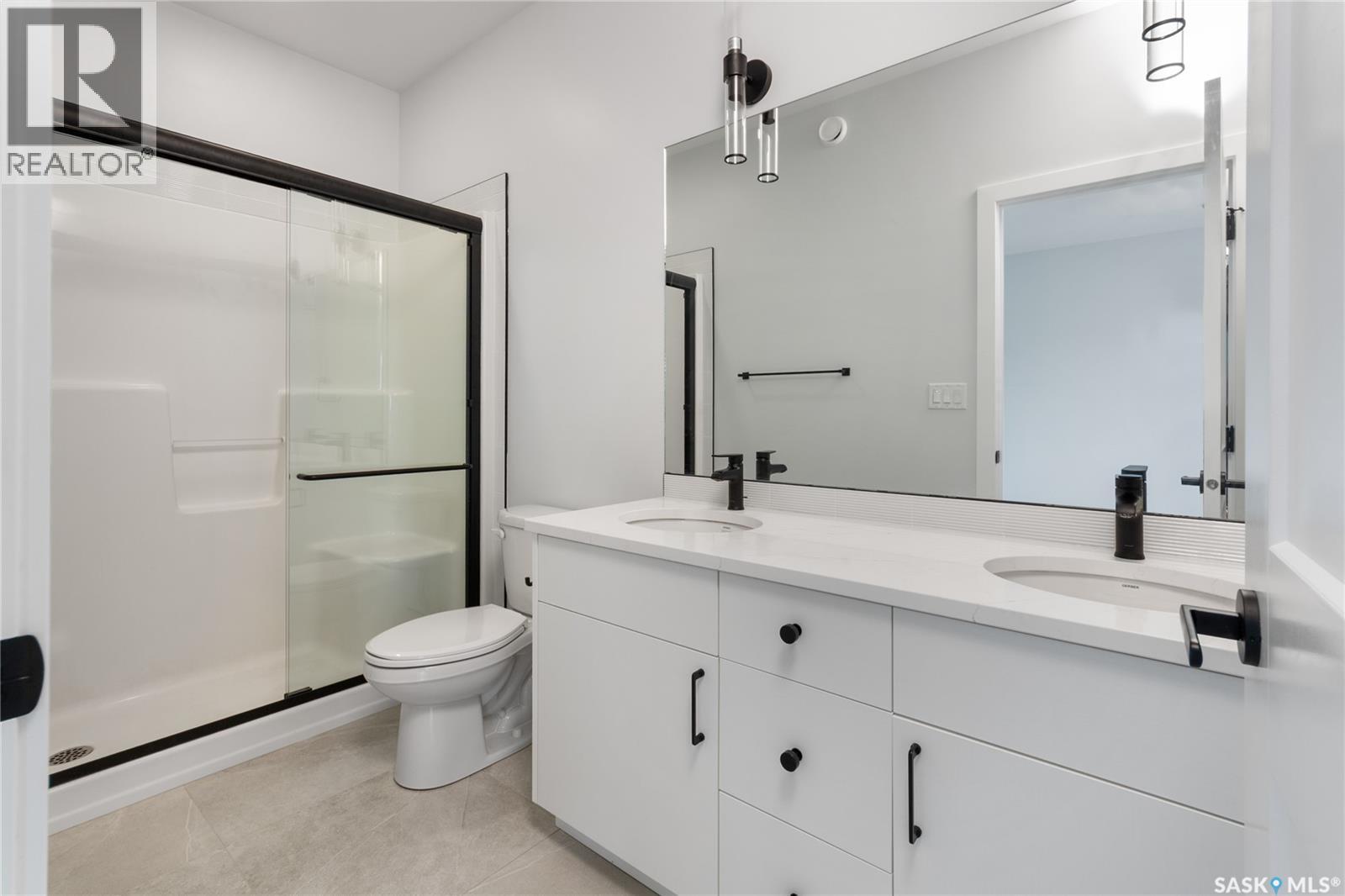 371 Leskiw Bend, Saskatoon, SK - Indoor Photo Showing Bathroom