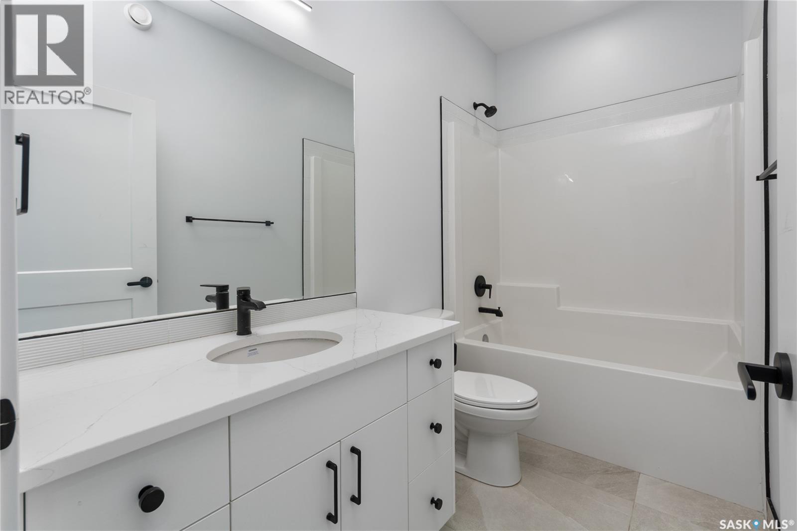 371 Leskiw Bend, Saskatoon, SK - Indoor Photo Showing Bathroom