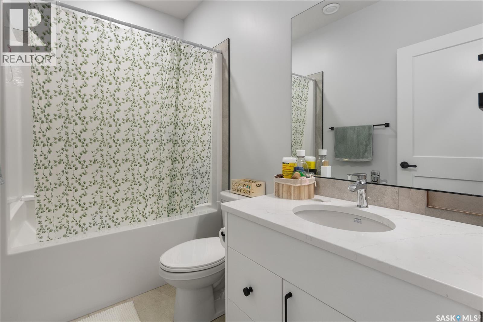 371 Leskiw Bend, Saskatoon, SK - Indoor Photo Showing Bathroom