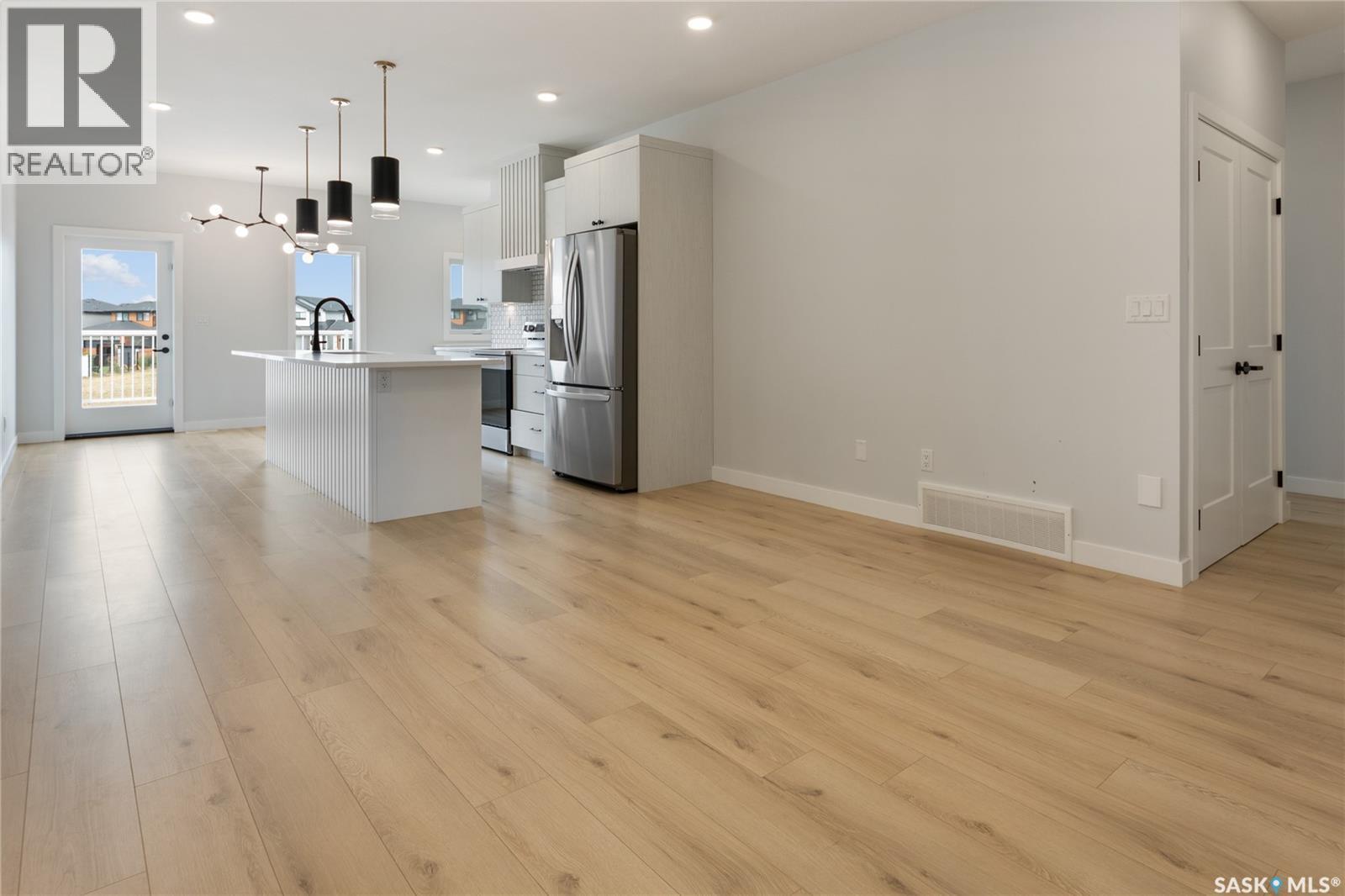 371 Leskiw Bend, Saskatoon, SK - Indoor Photo Showing Kitchen