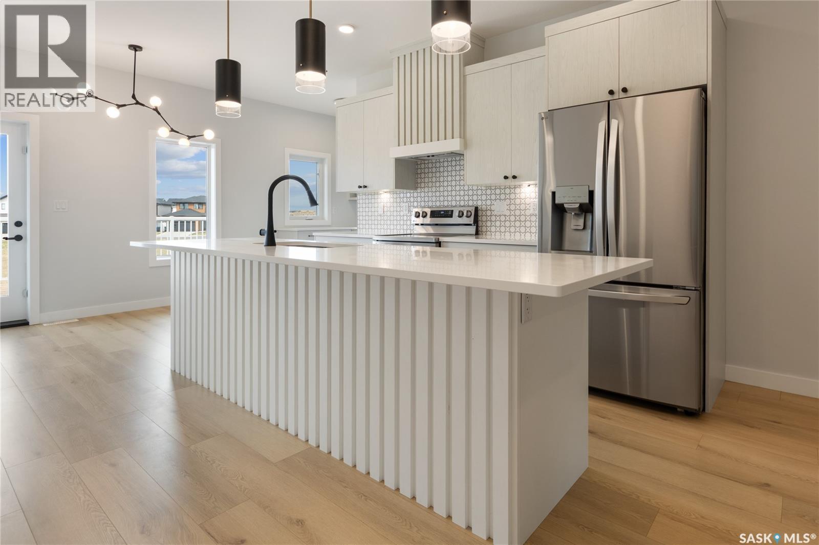 371 Leskiw Bend, Saskatoon, SK - Indoor Photo Showing Kitchen With Upgraded Kitchen