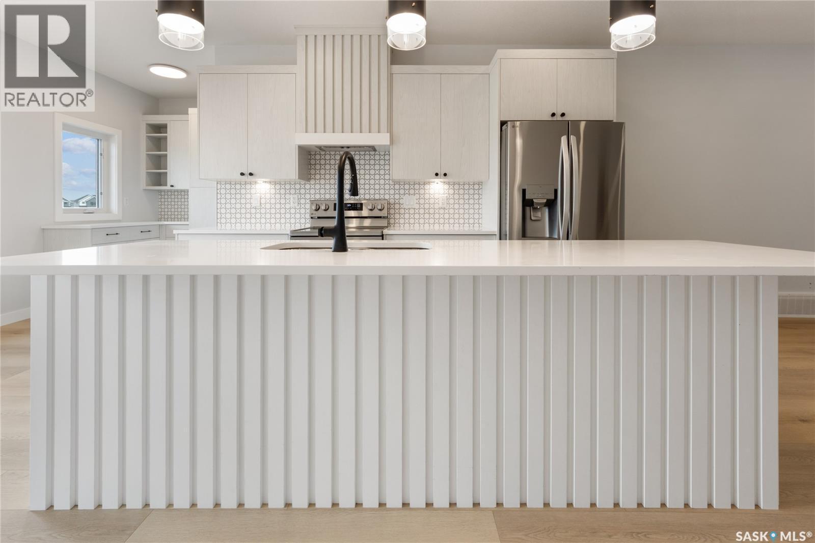 371 Leskiw Bend, Saskatoon, SK - Indoor Photo Showing Kitchen