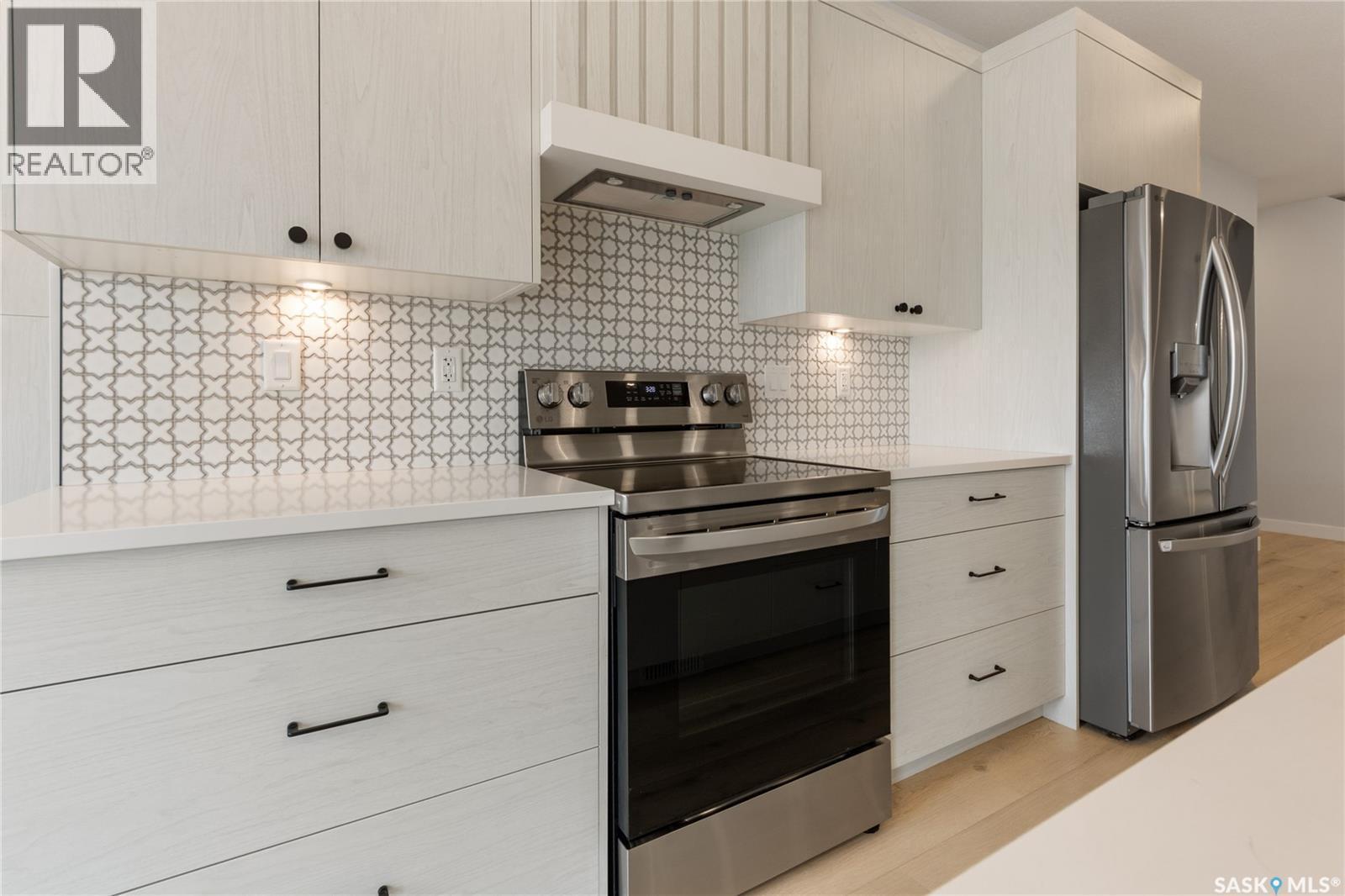 371 Leskiw Bend, Saskatoon, SK - Indoor Photo Showing Kitchen With Upgraded Kitchen
