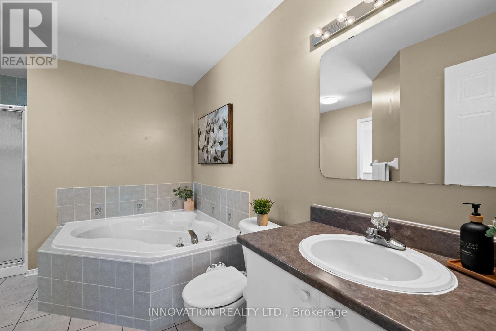 37 Chantilly Gate, Ottawa, ON - Indoor Photo Showing Bathroom