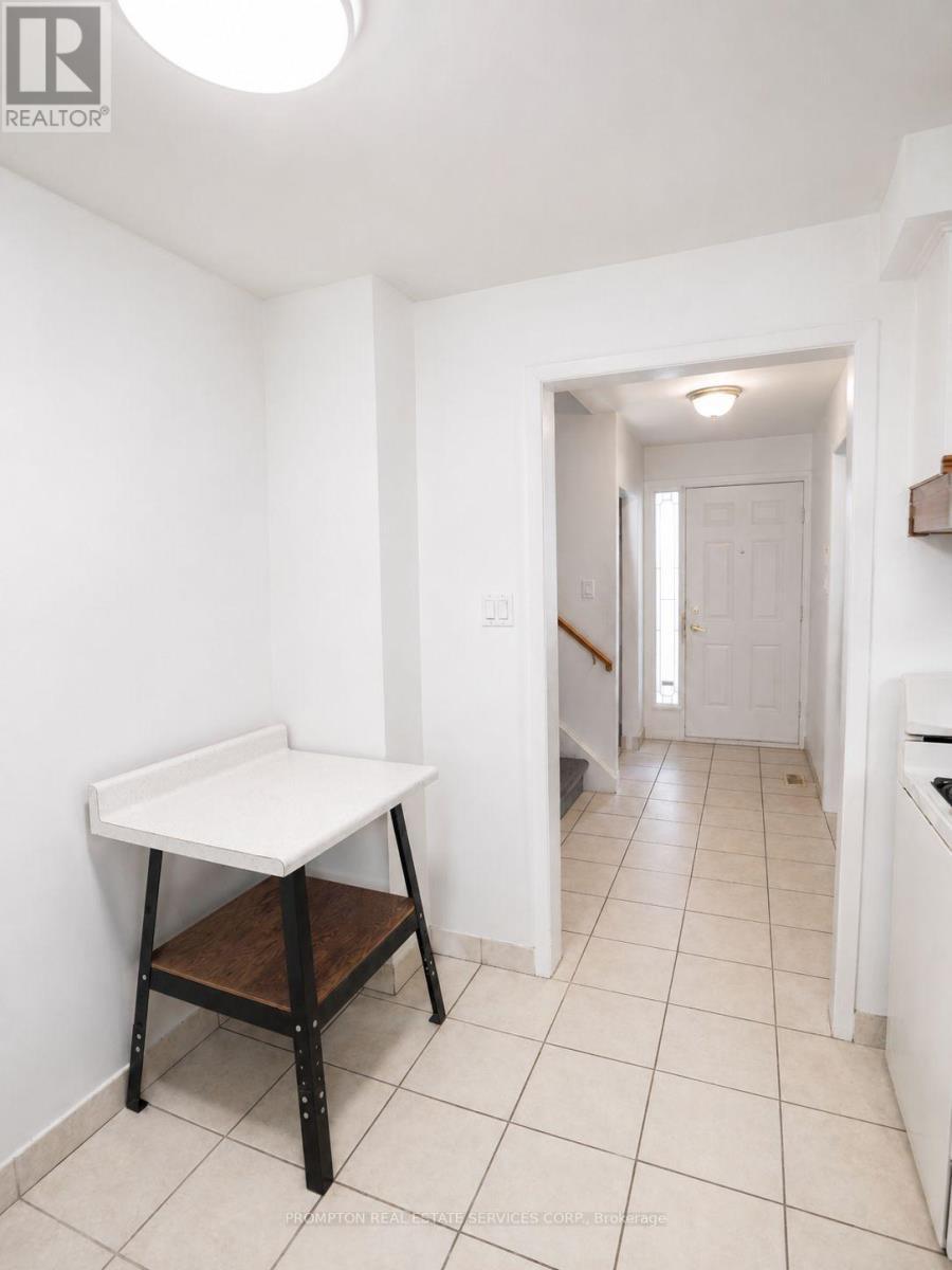 25 Lehar Crescent, Toronto, ON - Indoor