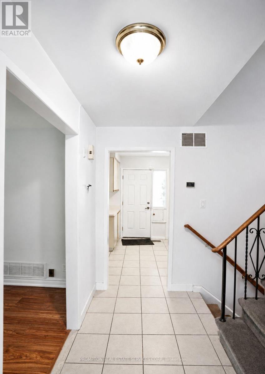 25 Lehar Crescent, Toronto, ON - Indoor Photo Showing Other Room