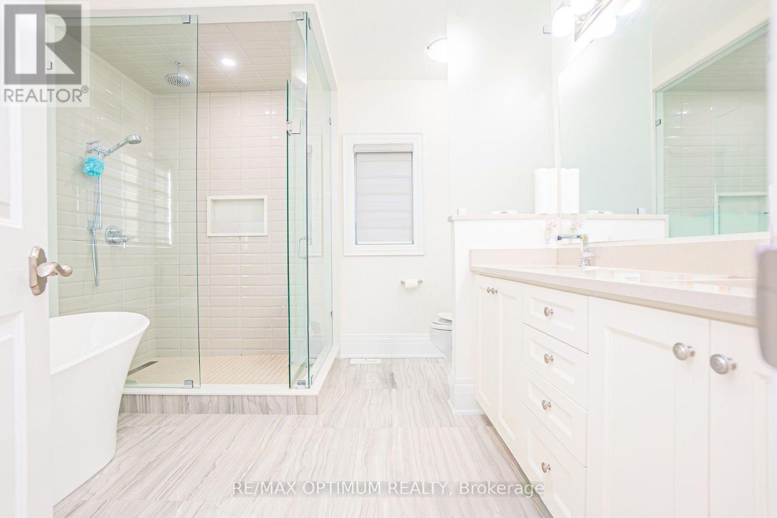 53 Kinburn Crescent, Vaughan, ON - Indoor Photo Showing Bathroom