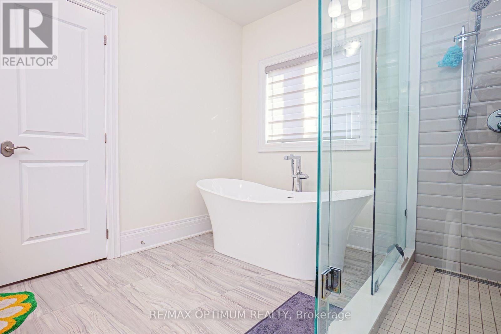 53 Kinburn Crescent, Vaughan, ON - Indoor Photo Showing Bathroom