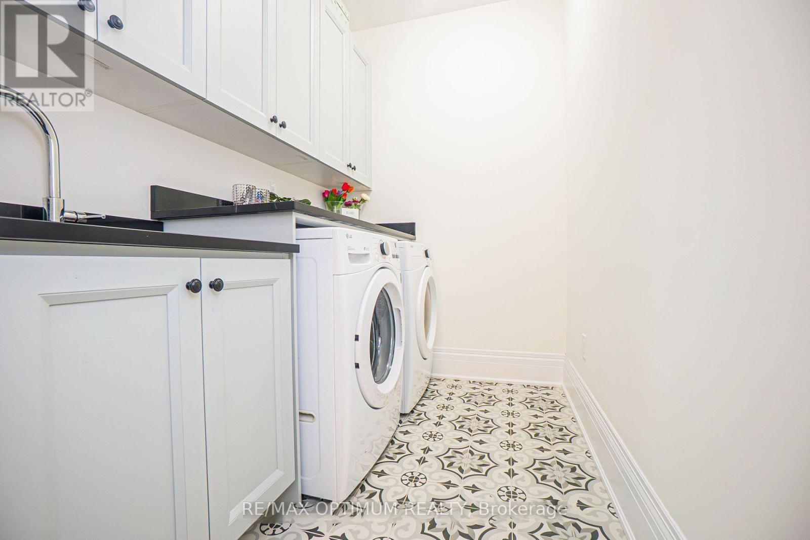 53 Kinburn Crescent, Vaughan, ON - Indoor Photo Showing Laundry Room