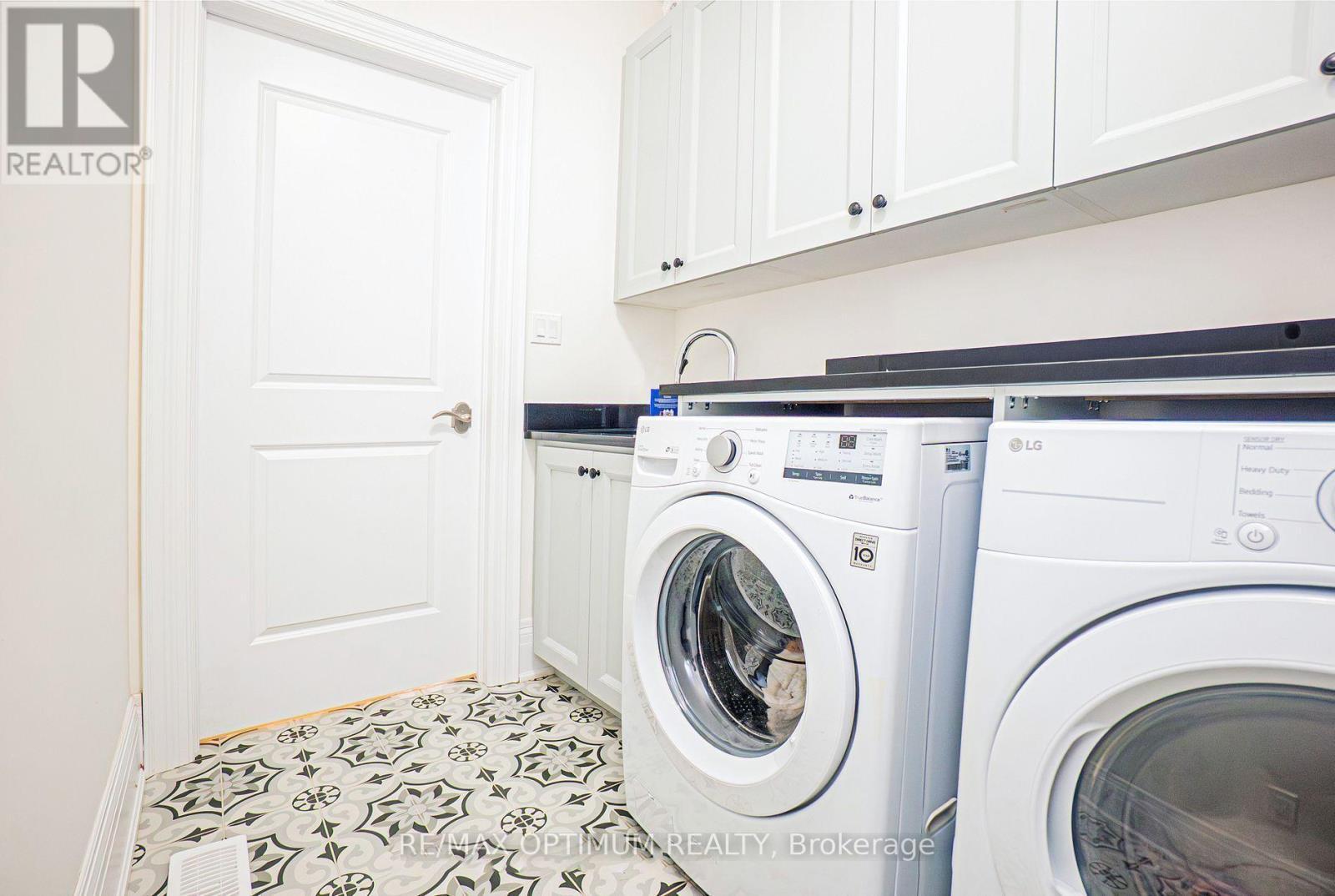 53 Kinburn Crescent, Vaughan, ON - Indoor Photo Showing Laundry Room