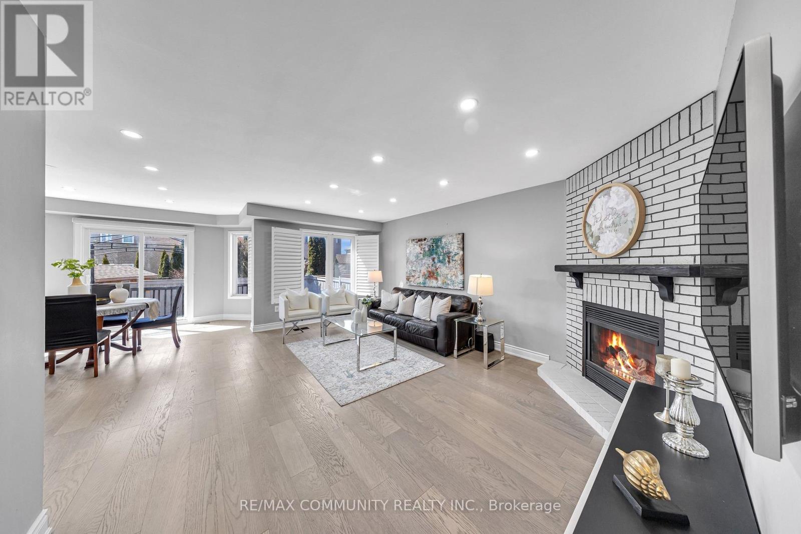 5326 Segriff Drive, Mississauga, ON - Indoor With Fireplace