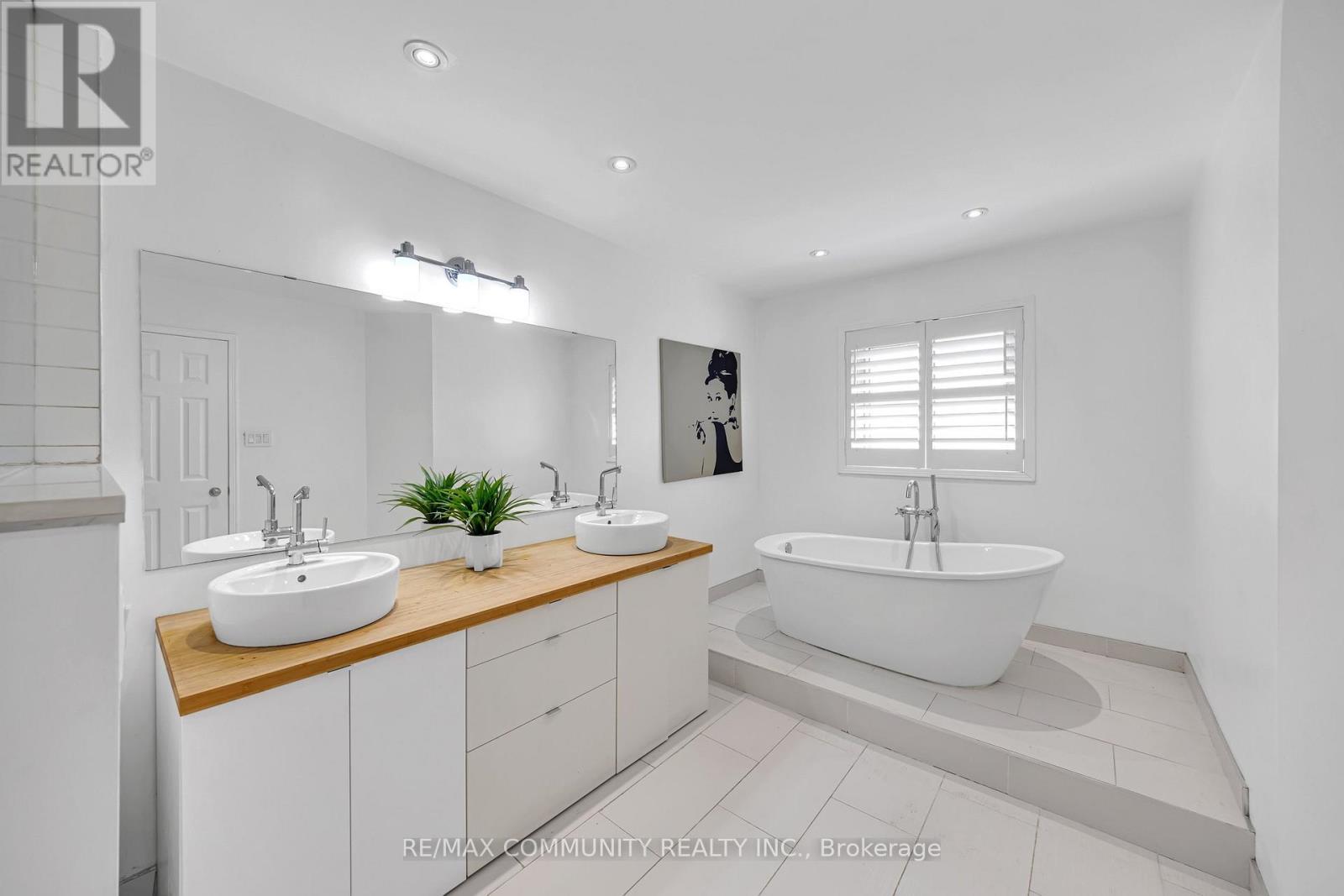 5326 Segriff Drive, Mississauga, ON - Indoor Photo Showing Bathroom