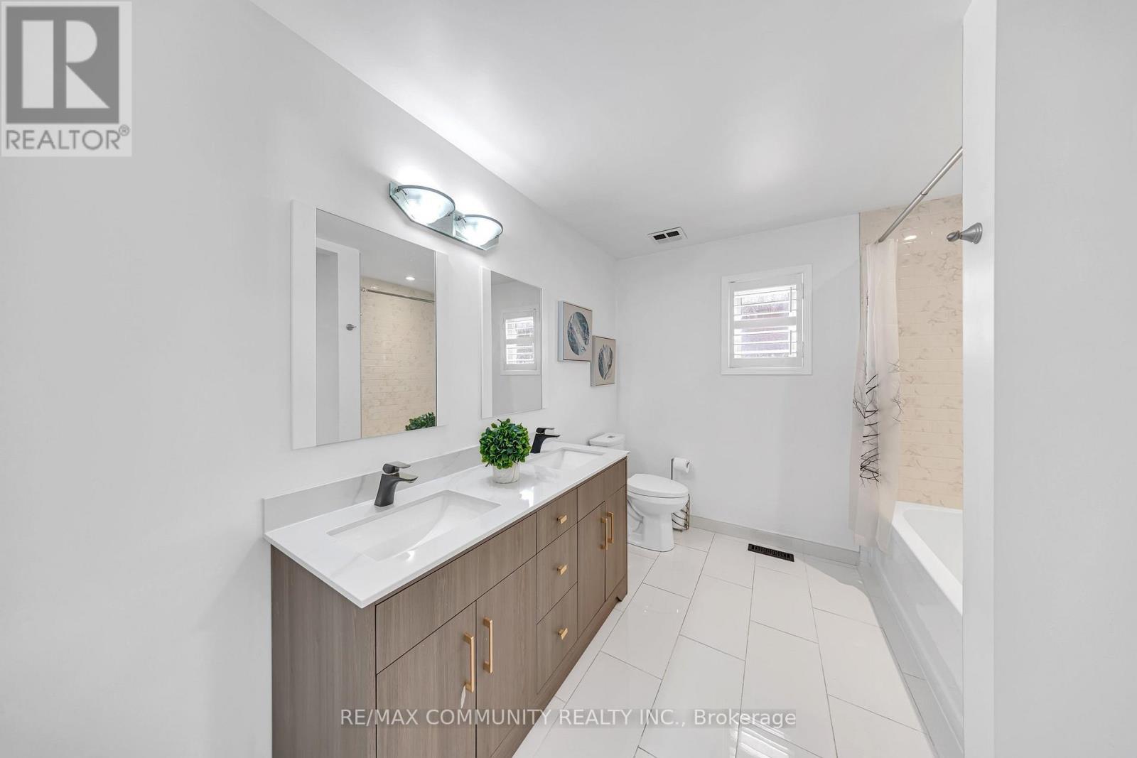 5326 Segriff Drive, Mississauga, ON - Indoor Photo Showing Bathroom