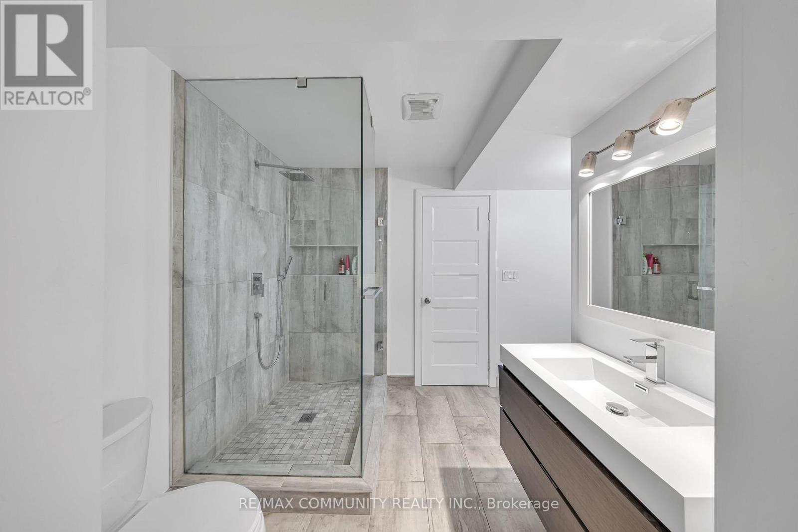 5326 Segriff Drive, Mississauga, ON - Indoor Photo Showing Bathroom