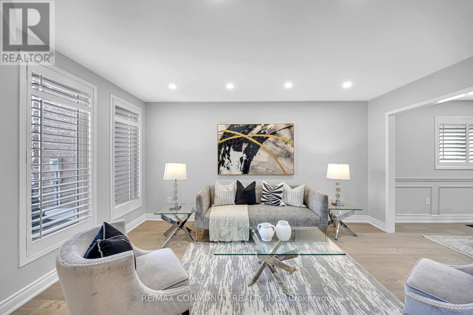 5326 Segriff Drive, Mississauga, ON - Indoor Photo Showing Living Room
