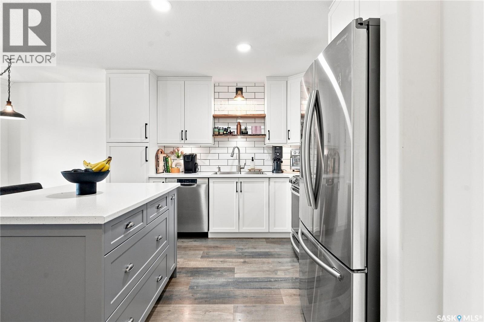 301 235 Herold Terrace, Saskatoon, SK - Indoor Photo Showing Kitchen With Stainless Steel Kitchen With Upgraded Kitchen