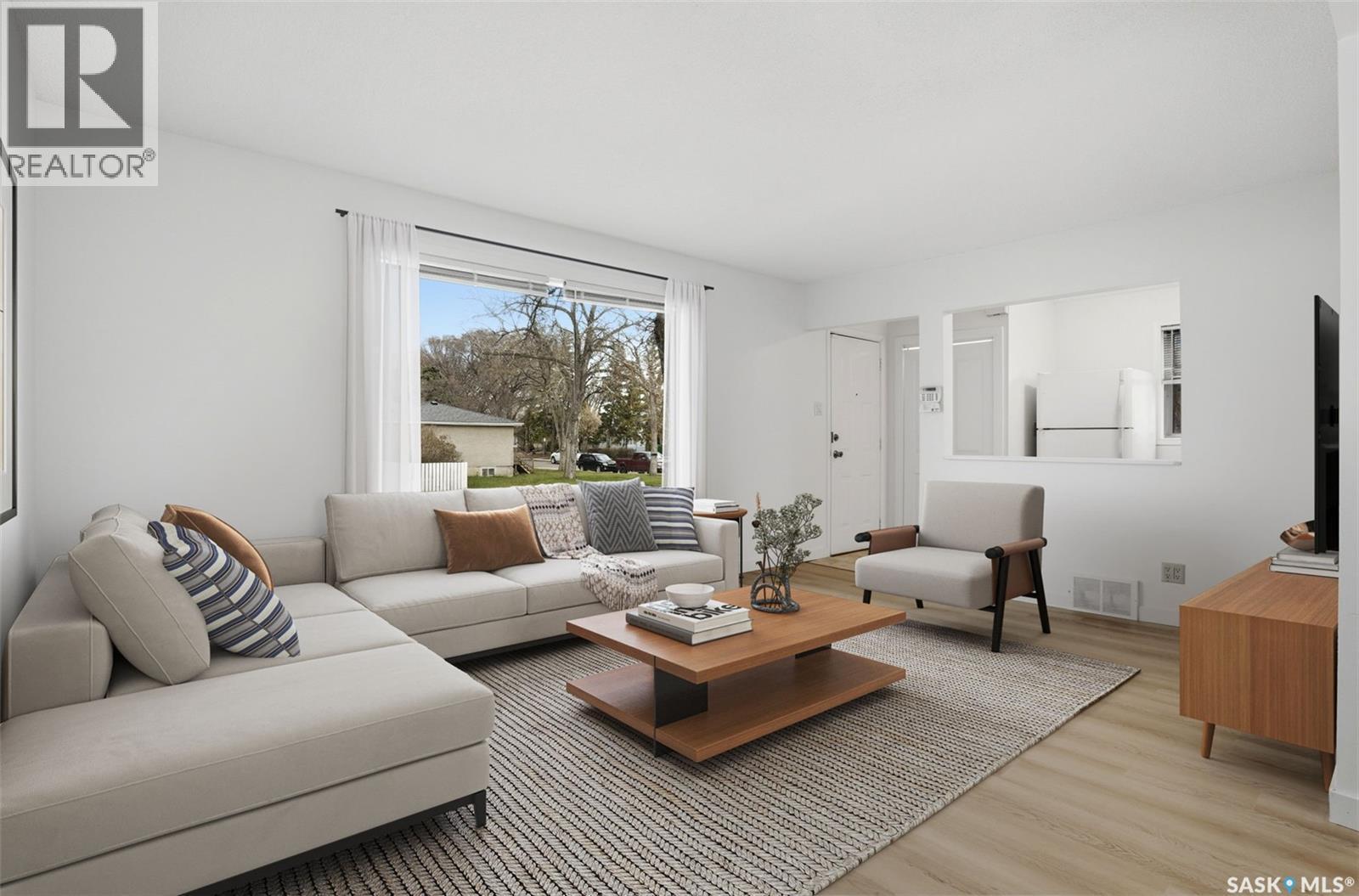 4015 2Nd Avenue, Regina, SK - Indoor Photo Showing Living Room
