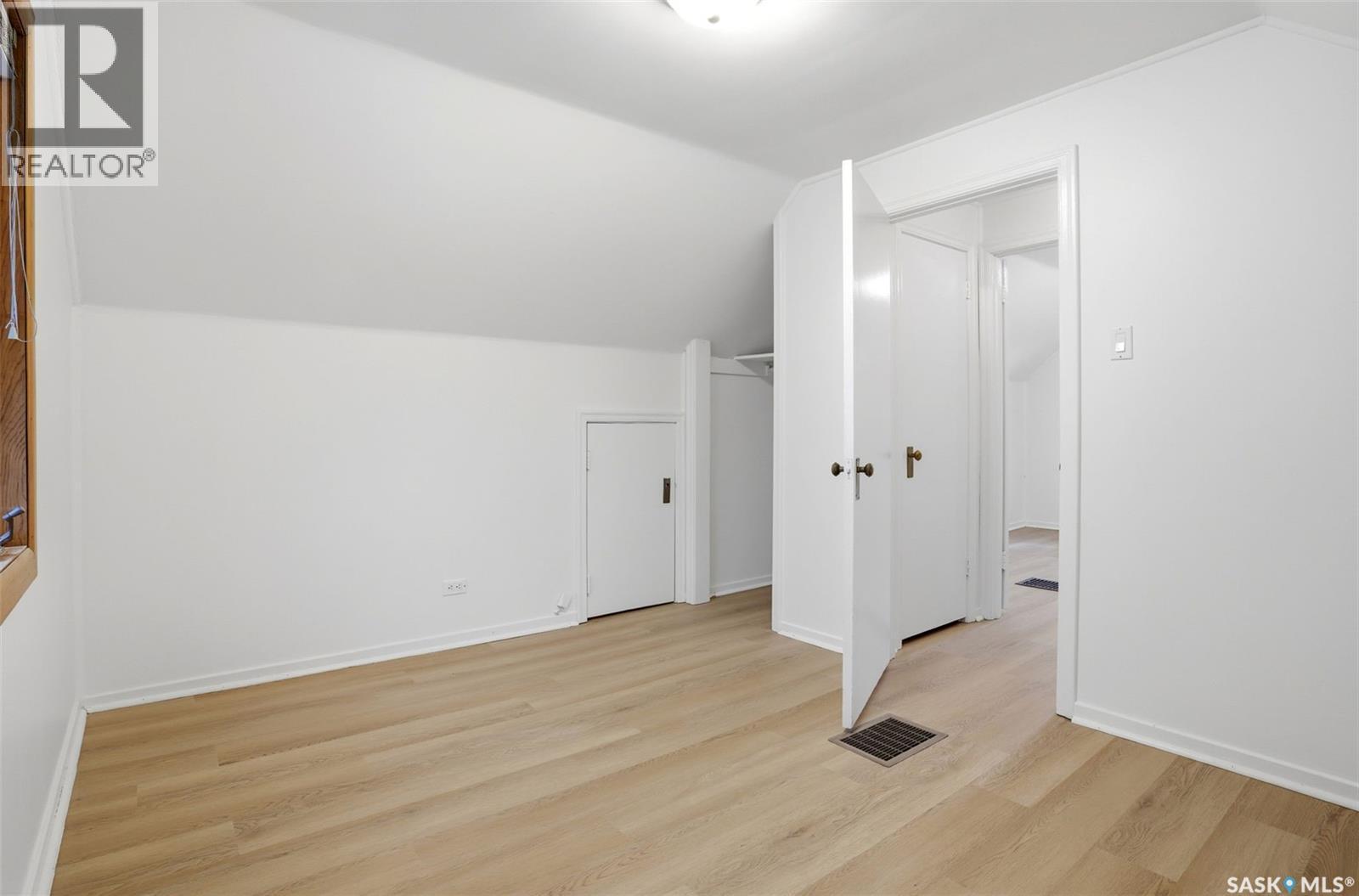 4015 2Nd Avenue, Regina, SK - Indoor Photo Showing Other Room