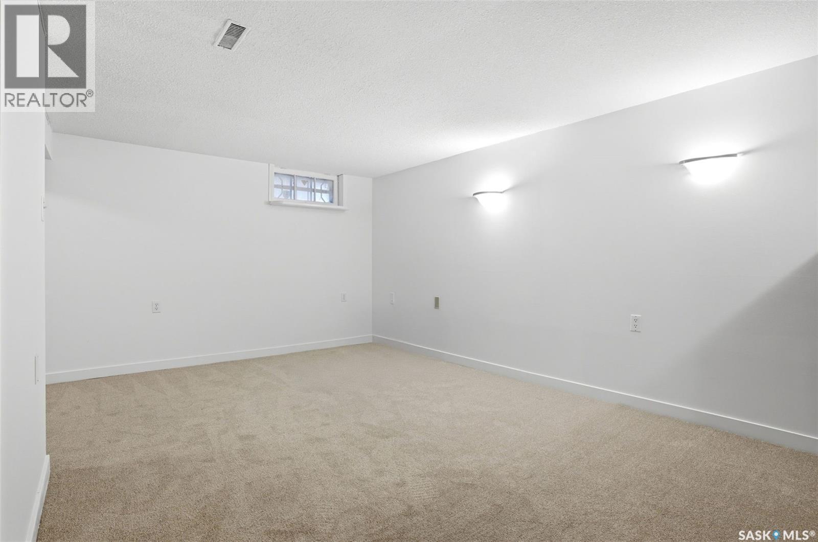 4015 2Nd Avenue, Regina, SK - Indoor Photo Showing Other Room