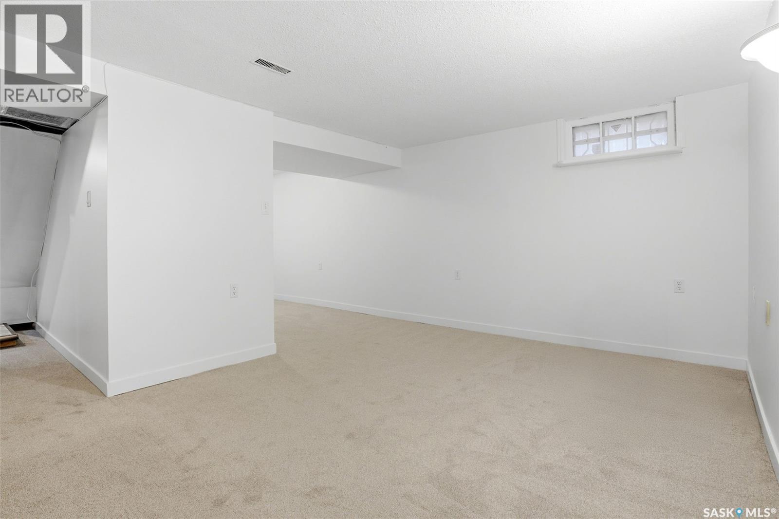 4015 2Nd Avenue, Regina, SK - Indoor Photo Showing Other Room