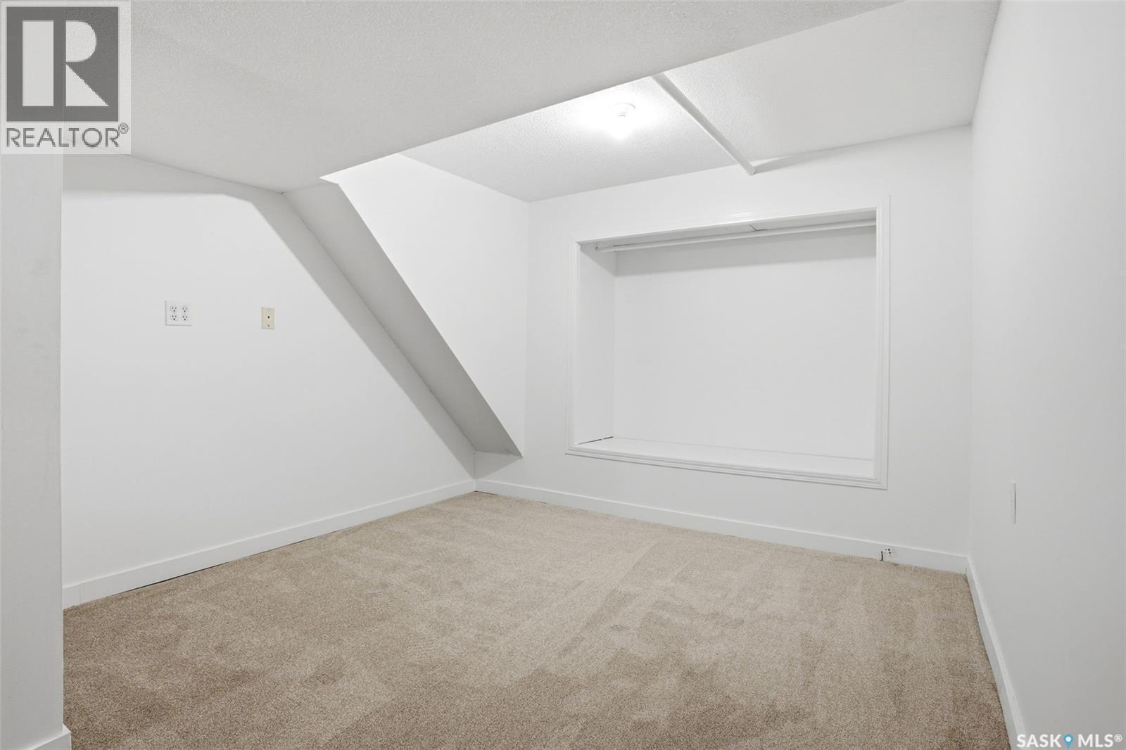 4015 2Nd Avenue, Regina, SK - Indoor Photo Showing Other Room