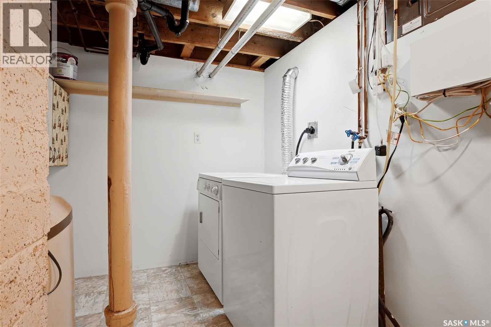 4015 2Nd Avenue, Regina, SK - Indoor Photo Showing Laundry Room