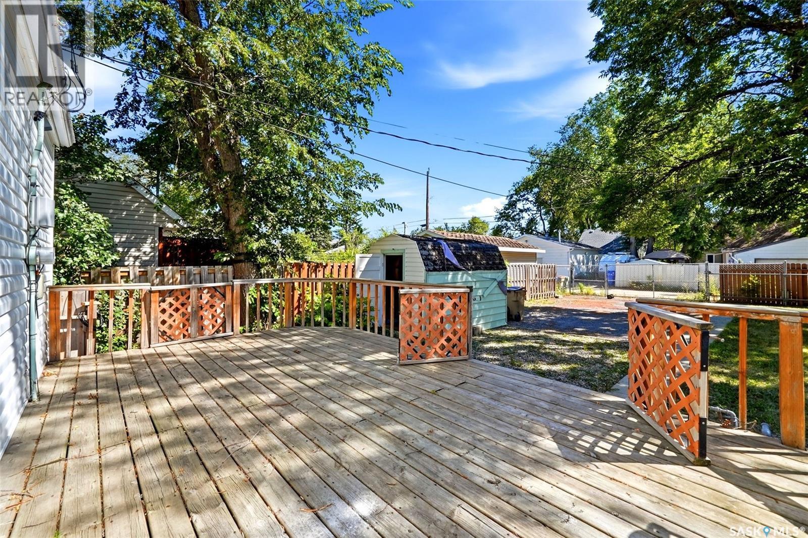 4015 2Nd Avenue, Regina, SK - Outdoor With Deck Patio Veranda