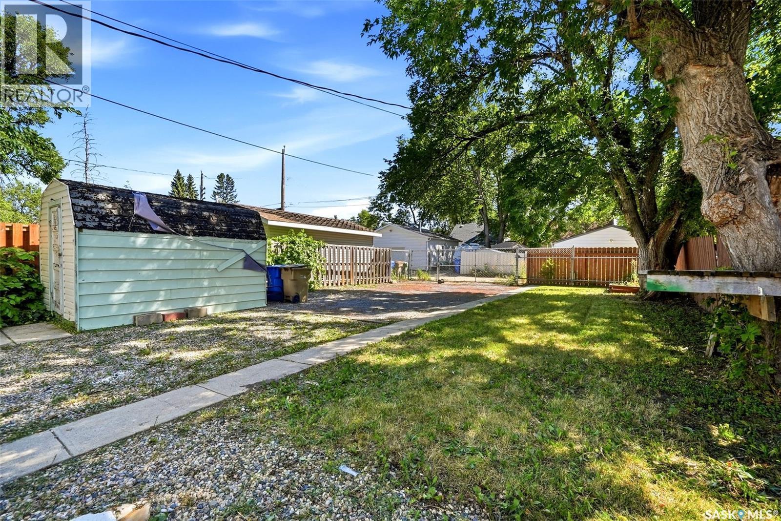 4015 2Nd Avenue, Regina, SK - Outdoor