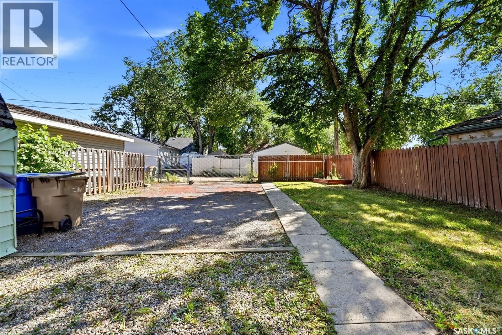 4015 2Nd Avenue, Regina, SK - Outdoor