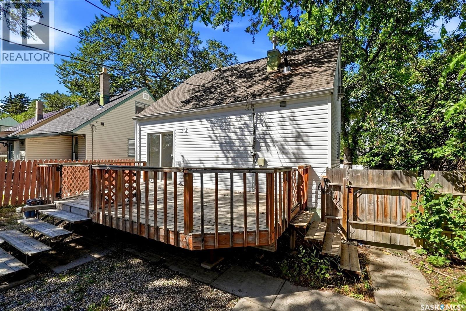 4015 2Nd Avenue, Regina, SK - Outdoor With Deck Patio Veranda