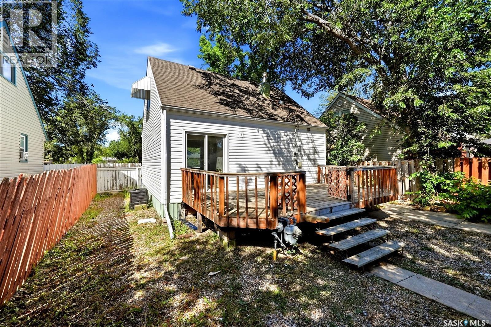 4015 2Nd Avenue, Regina, SK - Outdoor With Deck Patio Veranda