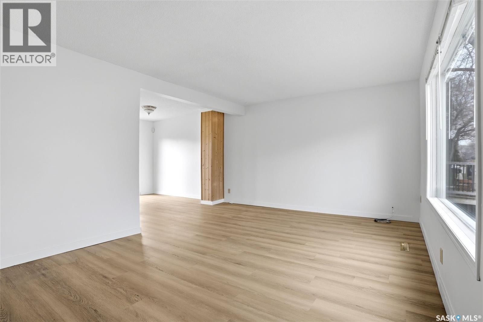 4015 2Nd Avenue, Regina, SK - Indoor Photo Showing Other Room