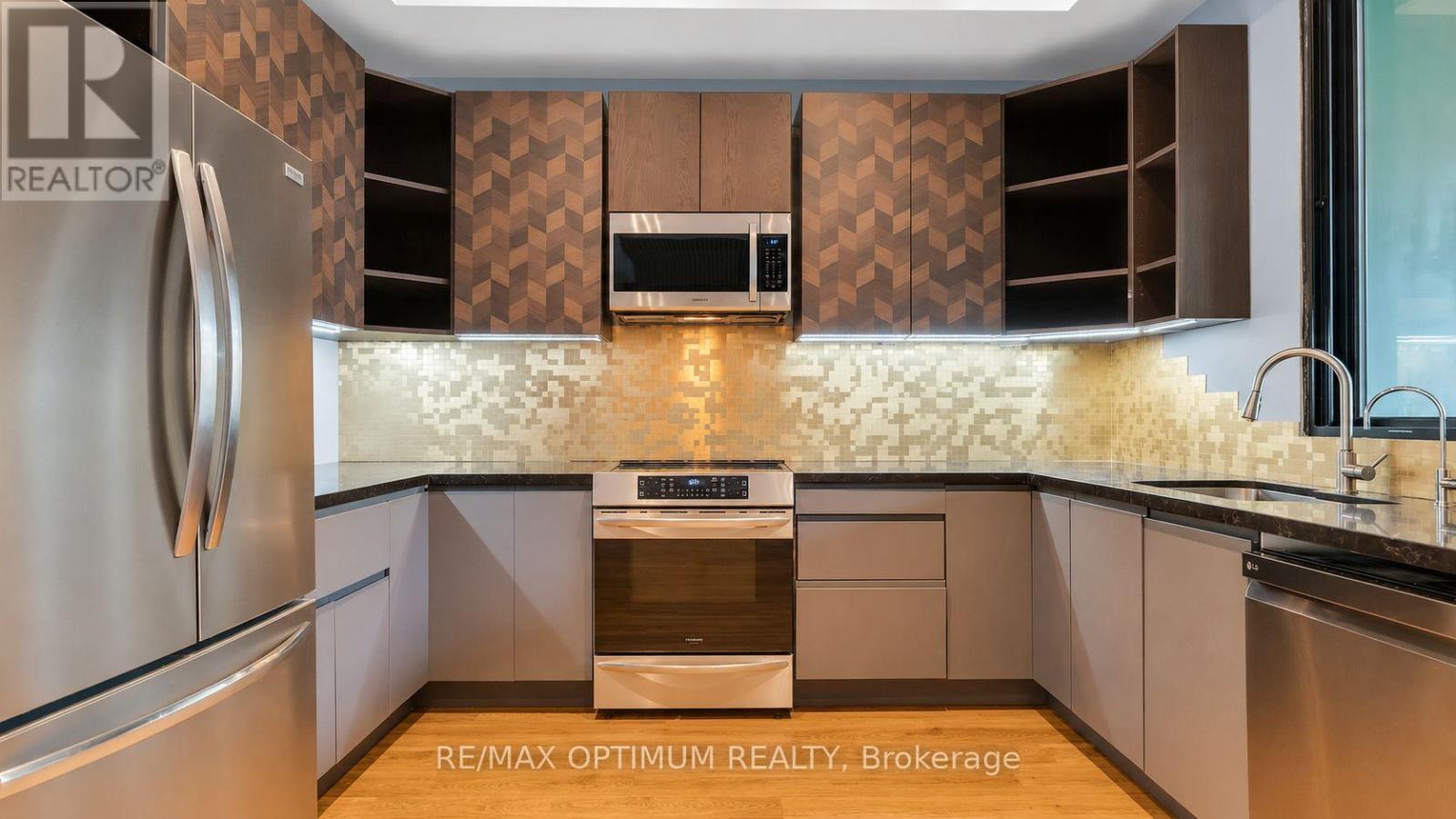 644 Roselaire Trail, Mississauga, ON - Indoor Photo Showing Kitchen With Stainless Steel Kitchen With Upgraded Kitchen