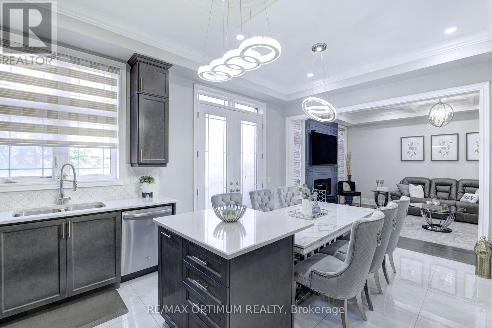 8 Lyle Way, Brampton, ON - Indoor