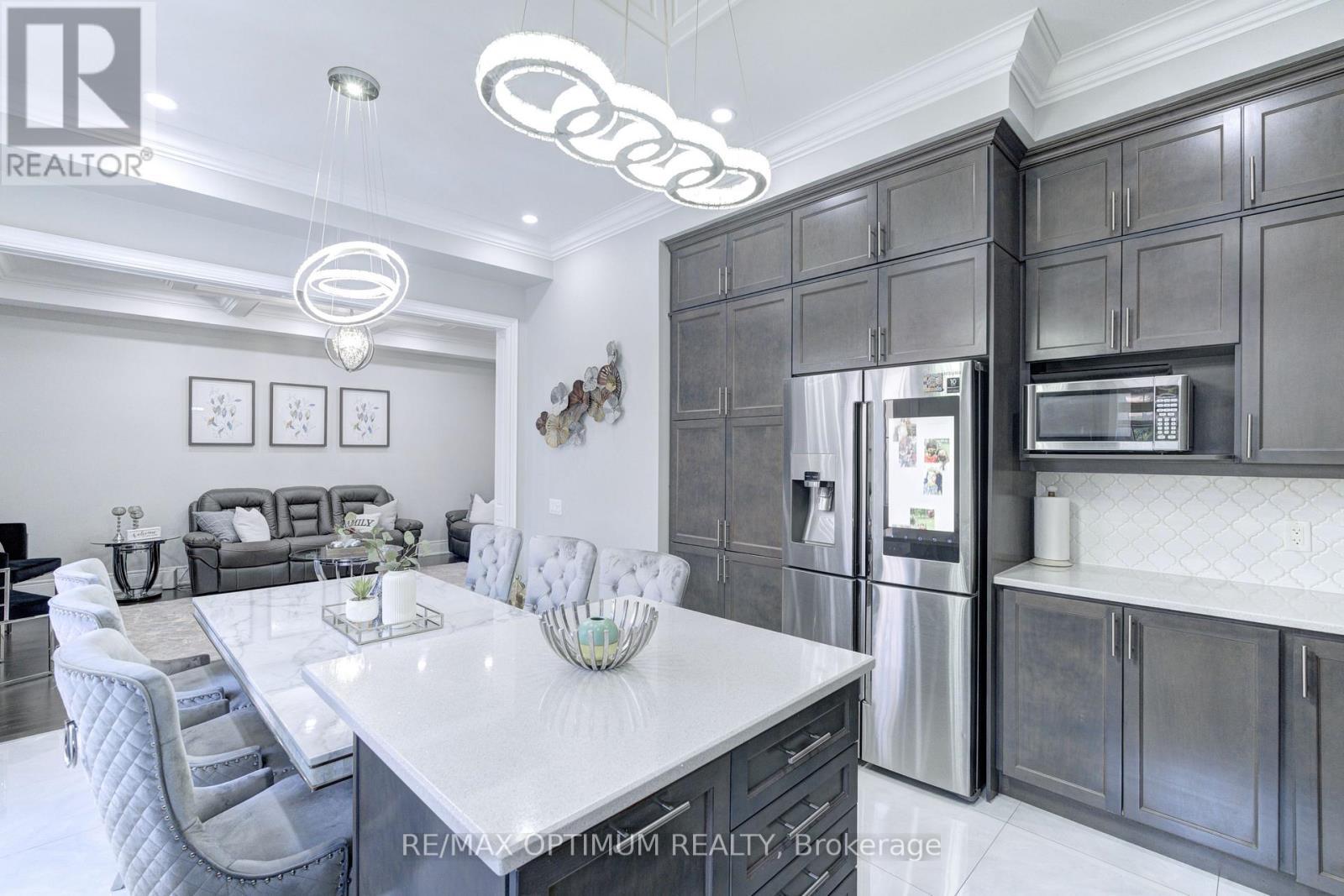 8 Lyle Way, Brampton, ON - Indoor
