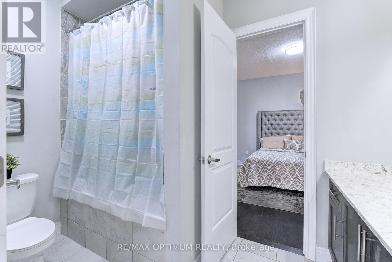 8 Lyle Way, Brampton, ON - Indoor Photo Showing Bathroom