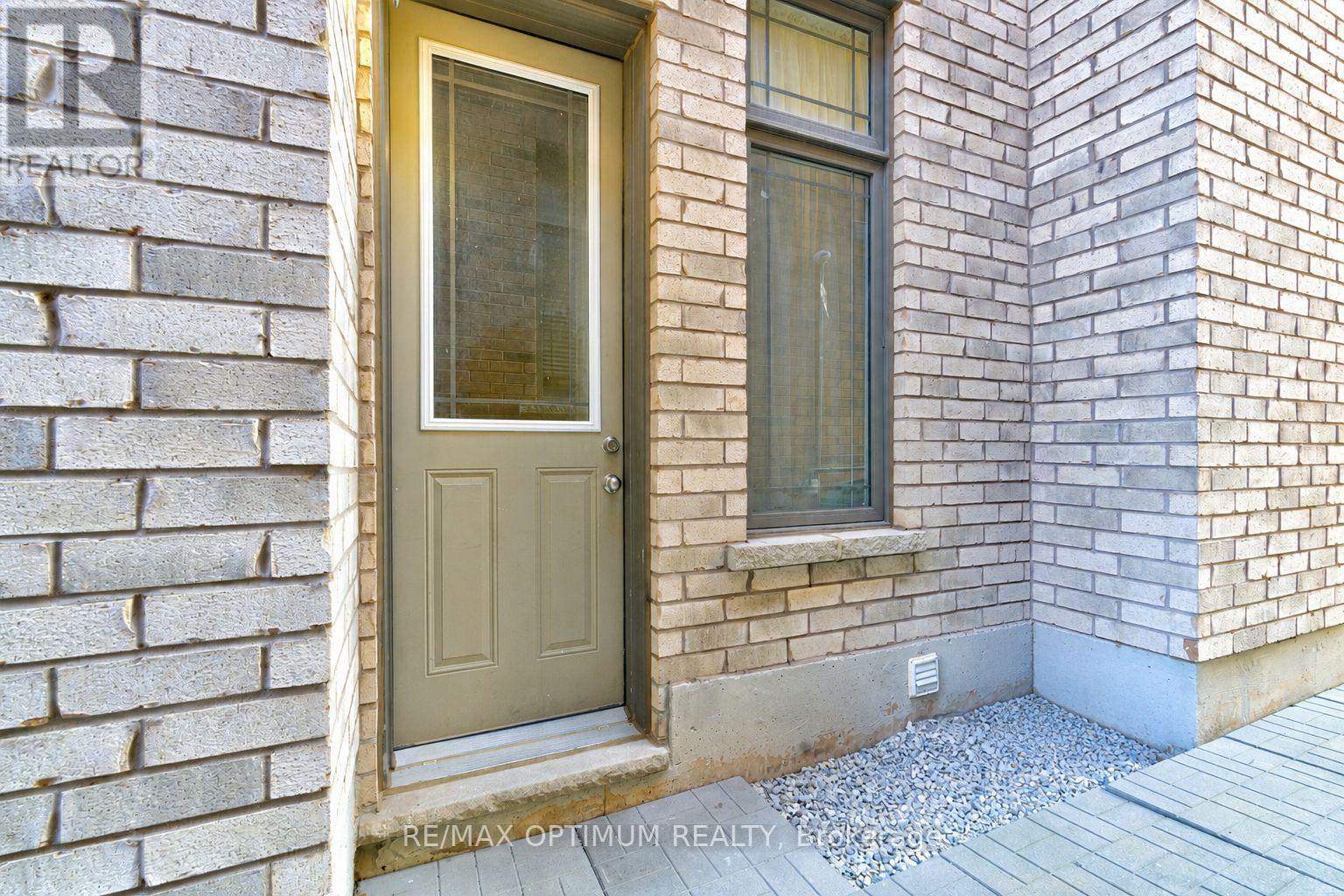 8 Lyle Way, Brampton, ON - Outdoor