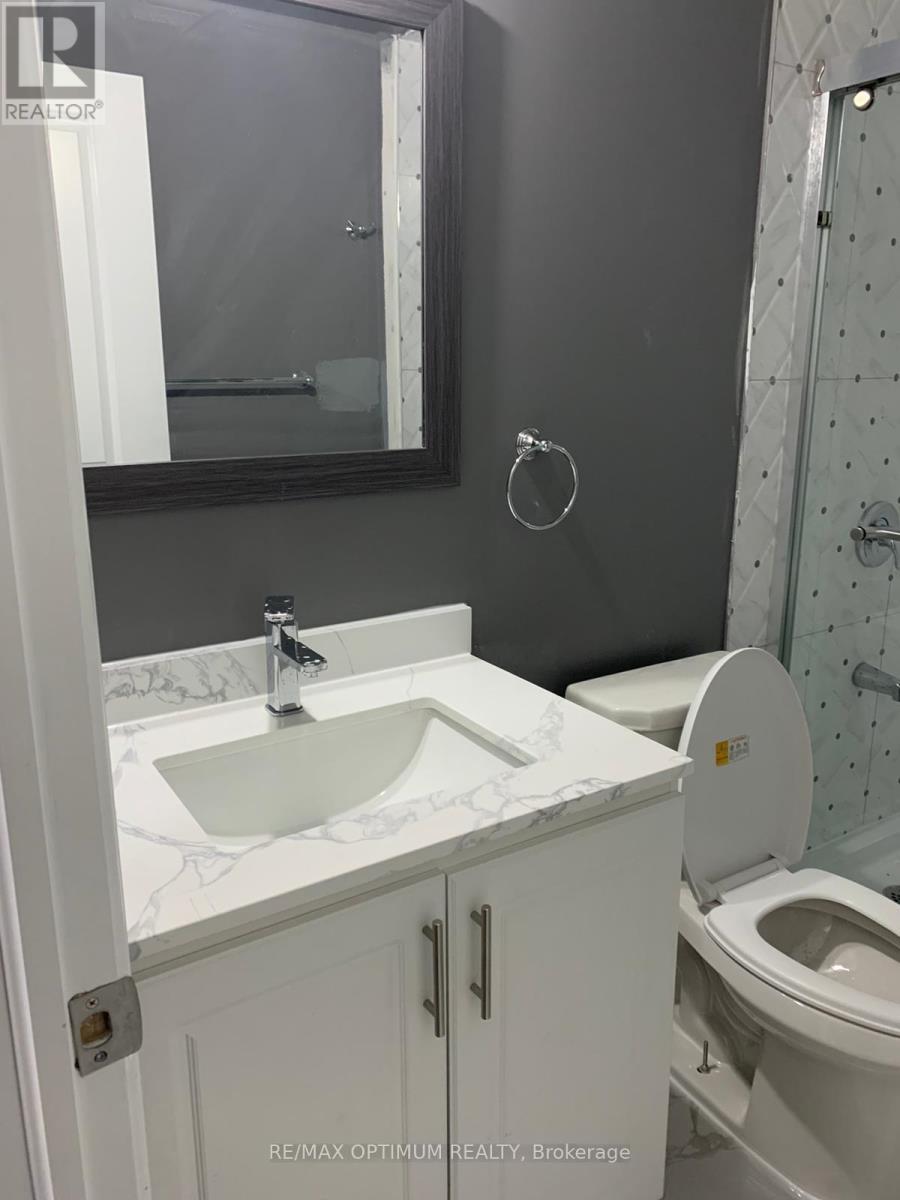8 Lyle Way, Brampton, ON - Indoor Photo Showing Bathroom
