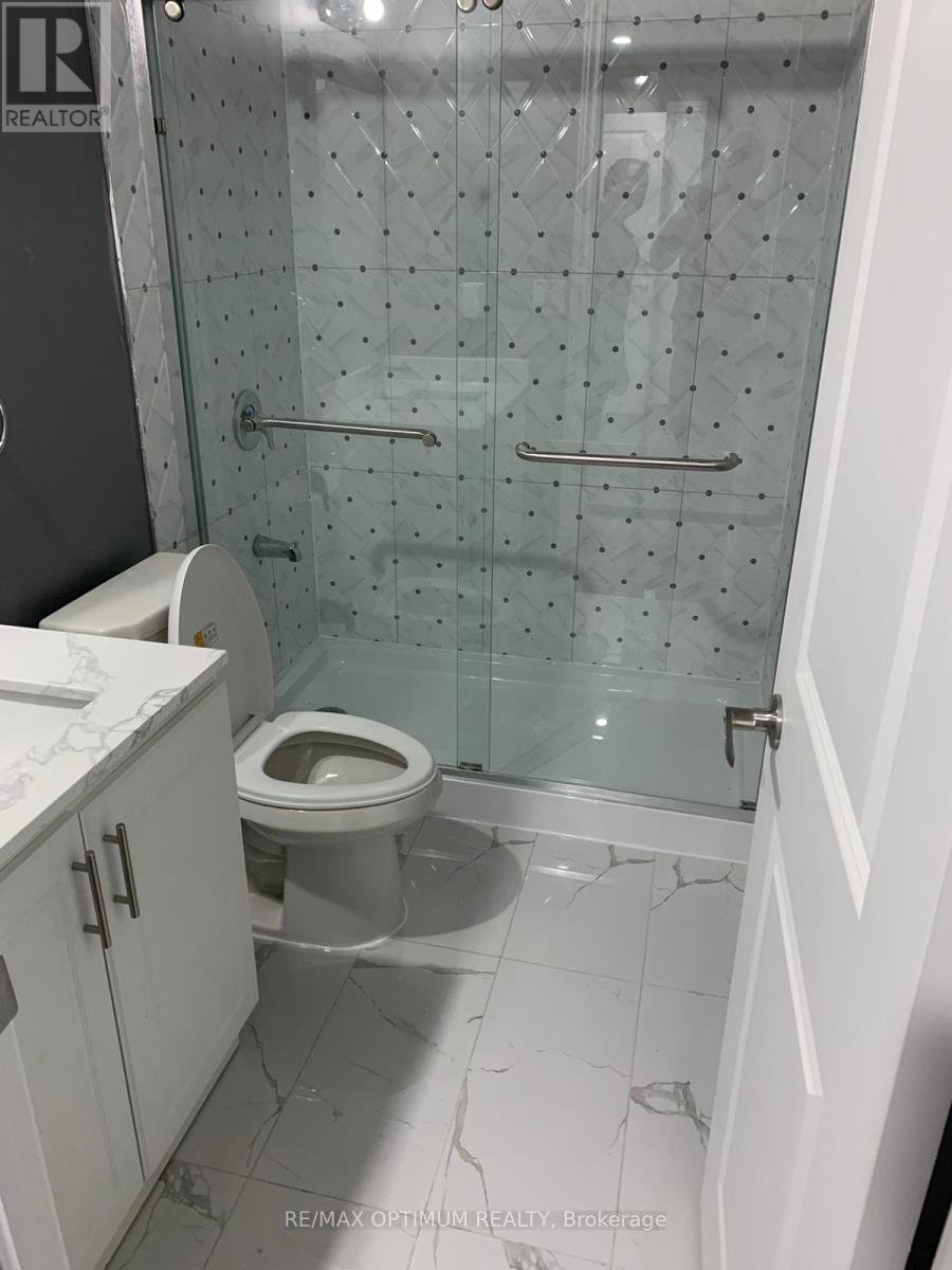 8 Lyle Way, Brampton, ON - Indoor Photo Showing Bathroom