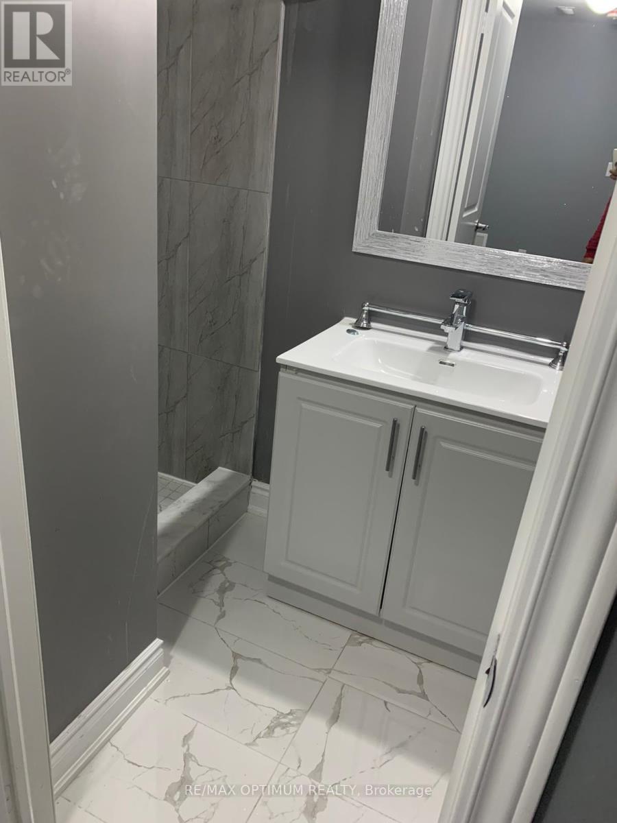 8 Lyle Way, Brampton, ON - Indoor Photo Showing Bathroom
