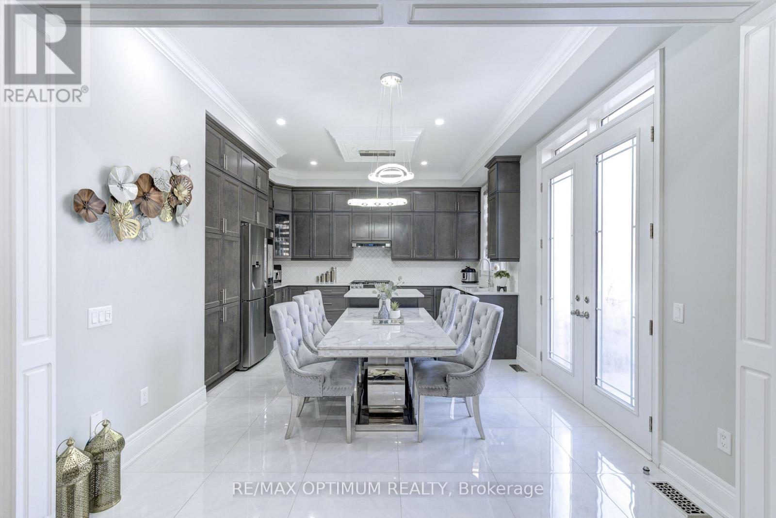 8 Lyle Way, Brampton, ON - Indoor Photo Showing Dining Room