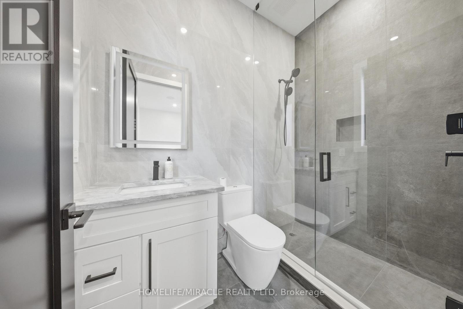 1653 Glenburnie Road, Mississauga, ON - Indoor Photo Showing Bathroom