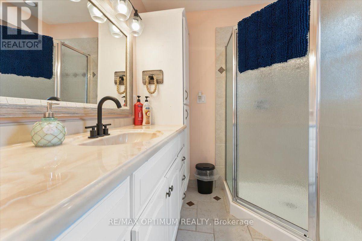 1019 Beach Boulevard, Hamilton, ON - Indoor Photo Showing Bathroom