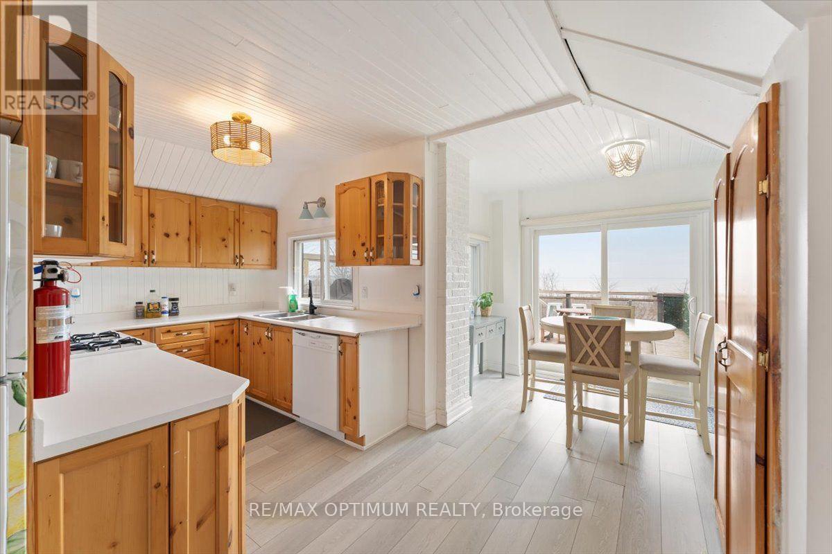 1019 Beach Boulevard, Hamilton, ON - Indoor Photo Showing Kitchen With Double Sink