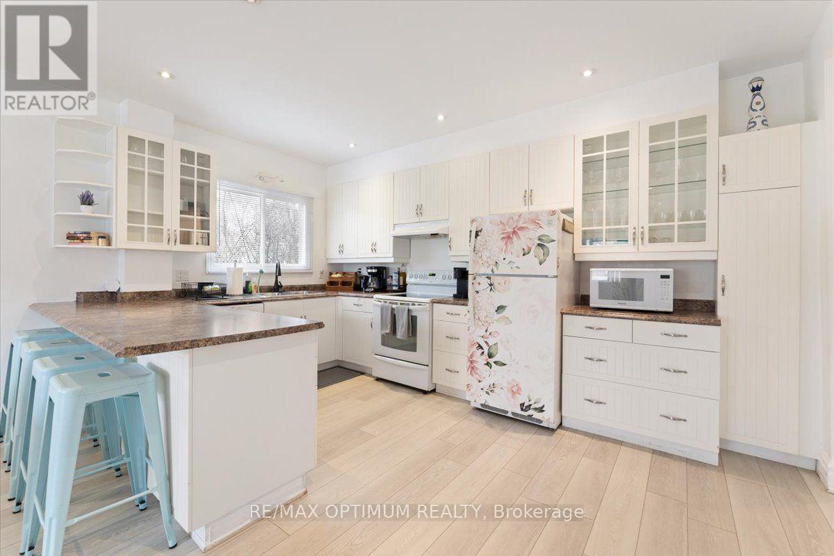 1019 Beach Boulevard, Hamilton, ON - Indoor Photo Showing Kitchen With Double Sink