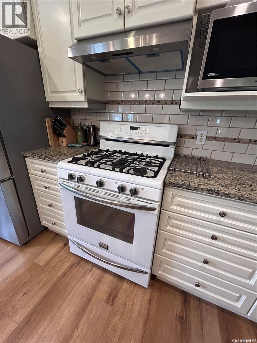 Dew Acreage, Estevan Rm No. 5, SK - Indoor Photo Showing Kitchen