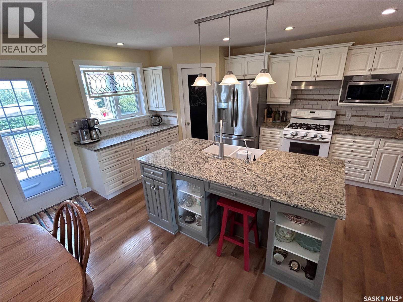Dew Acreage, Estevan Rm No. 5, SK - Indoor Photo Showing Kitchen With Double Sink
