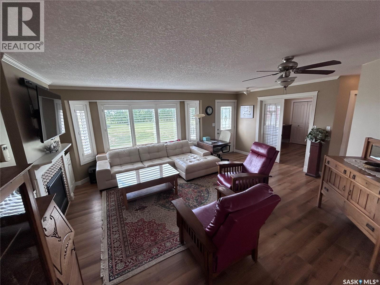 Dew Acreage, Estevan Rm No. 5, SK - Indoor Photo Showing Living Room