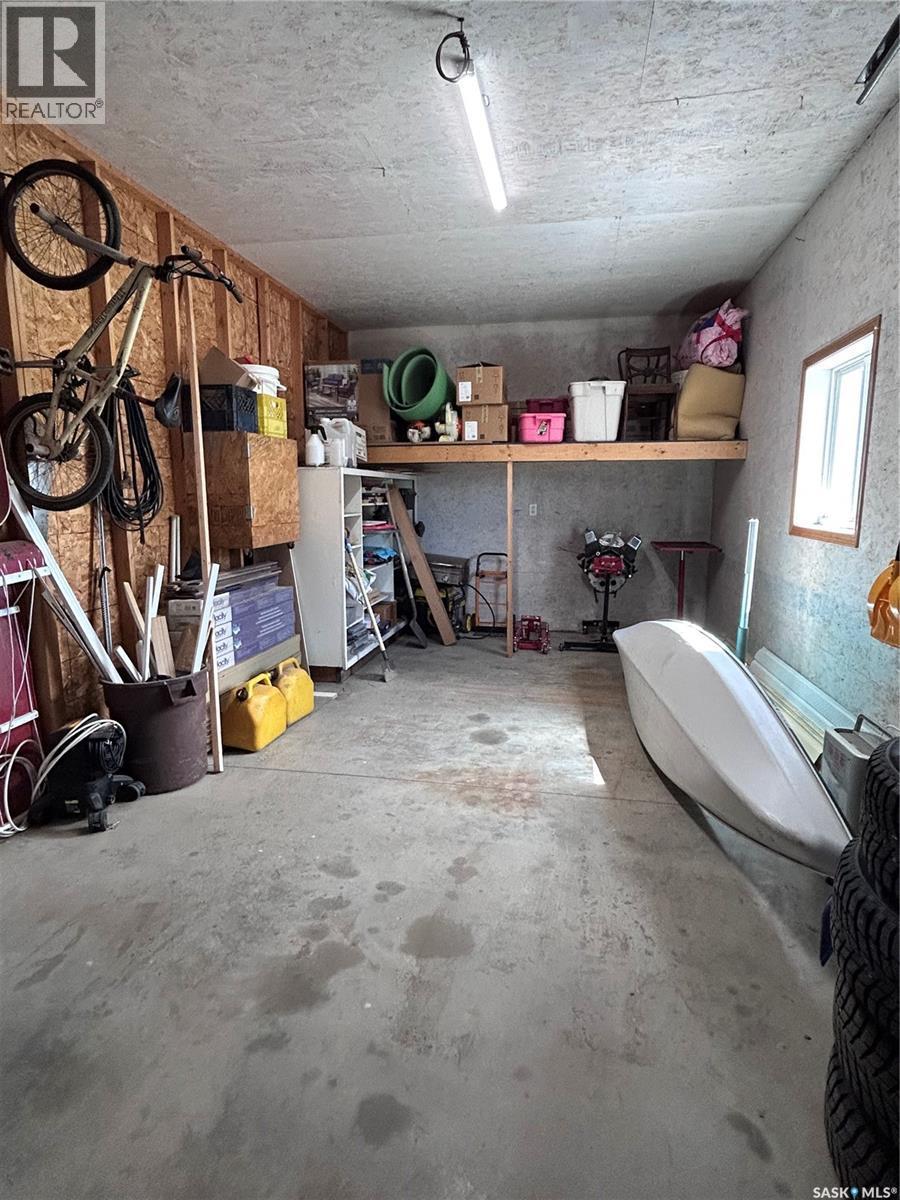 Dew Acreage, Estevan Rm No. 5, SK - Indoor