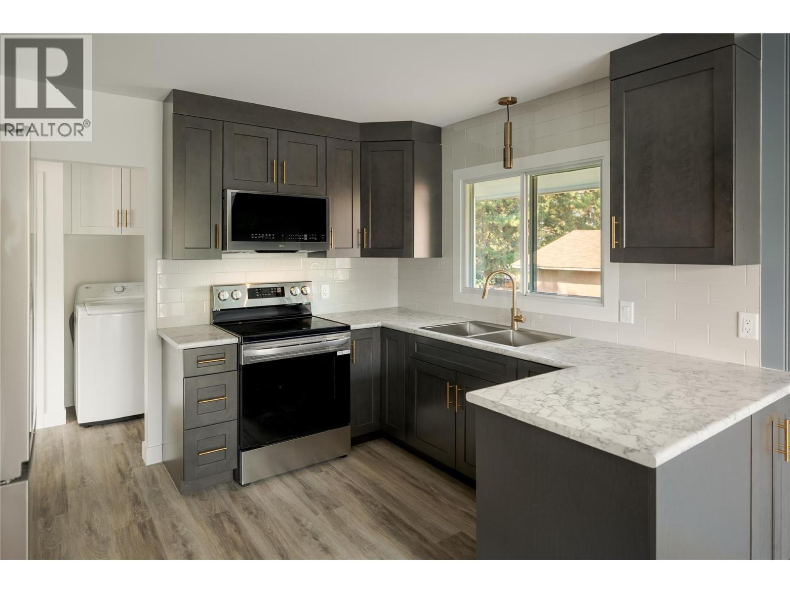 1284 Mcbride Road, Kelowna, BC - Indoor Photo Showing Kitchen With Double Sink